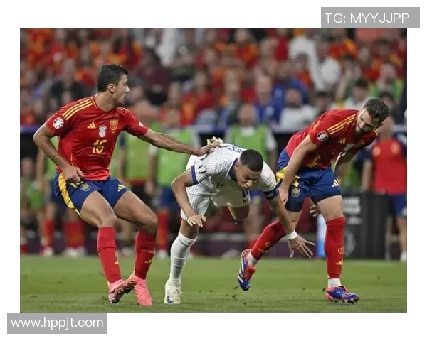 皇马在欧冠赛场惨遭淘汰，弗洛伦蒂诺准备重建球队，主帅齐达内或离队